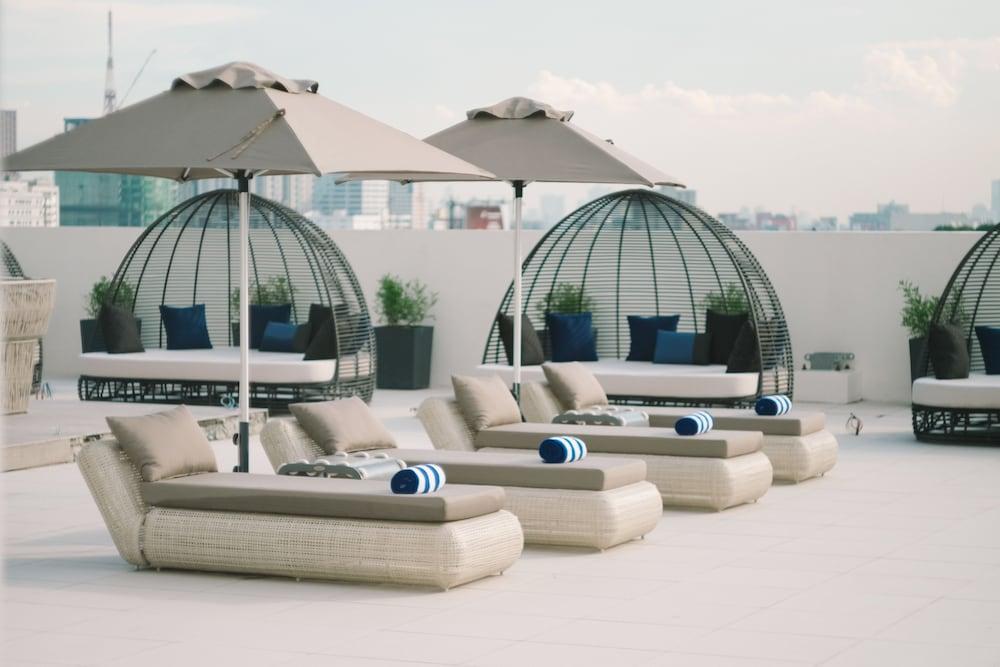 Seda Vertis North Quezon City Esterno foto The rooftop pool at the hotel