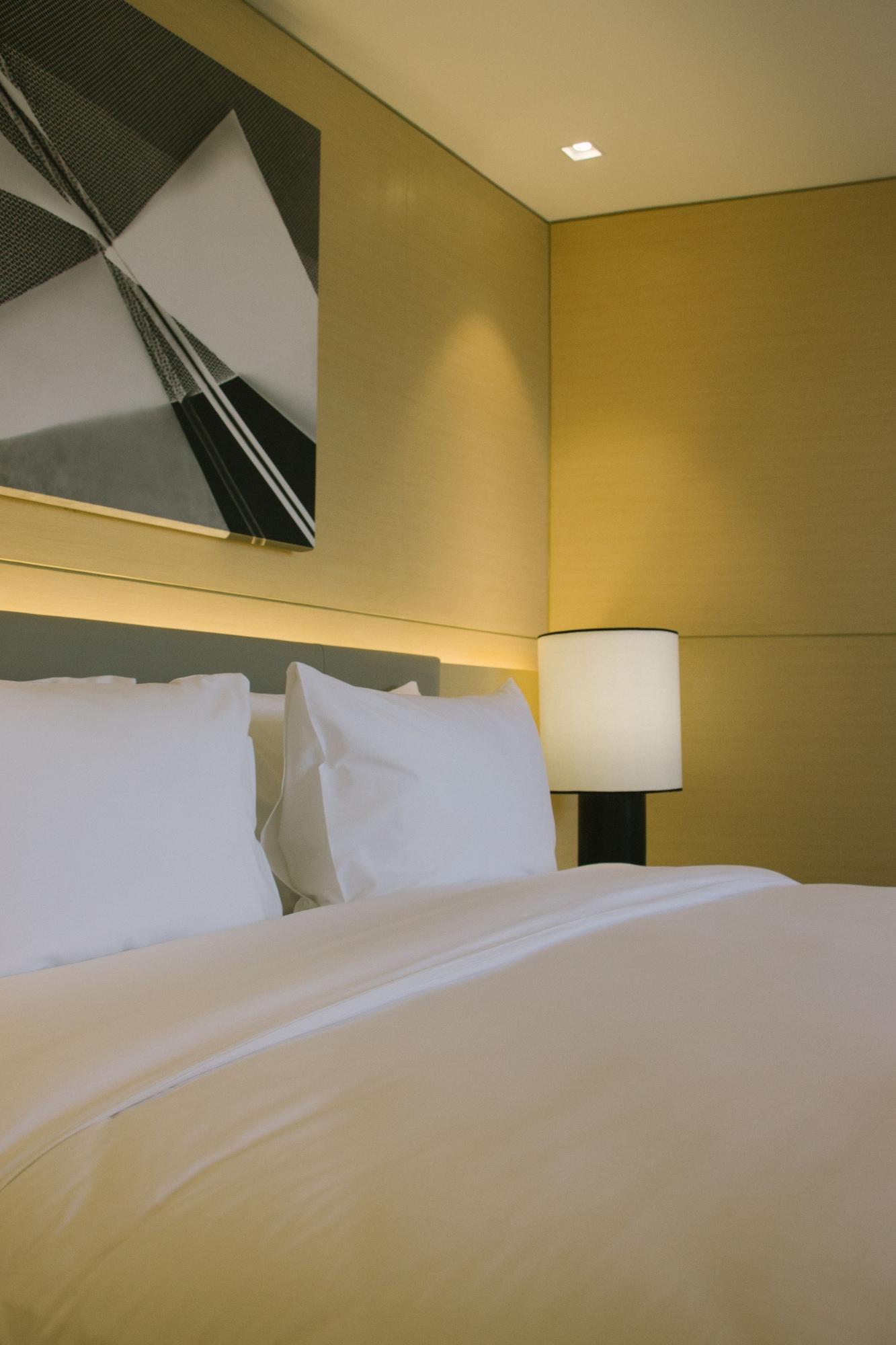 Seda Vertis North Quezon City Esterno foto A bed with two pillows