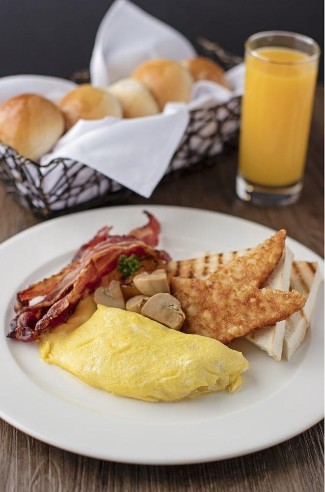 Seda Vertis North Quezon City Esterno foto Bacon and eggs
