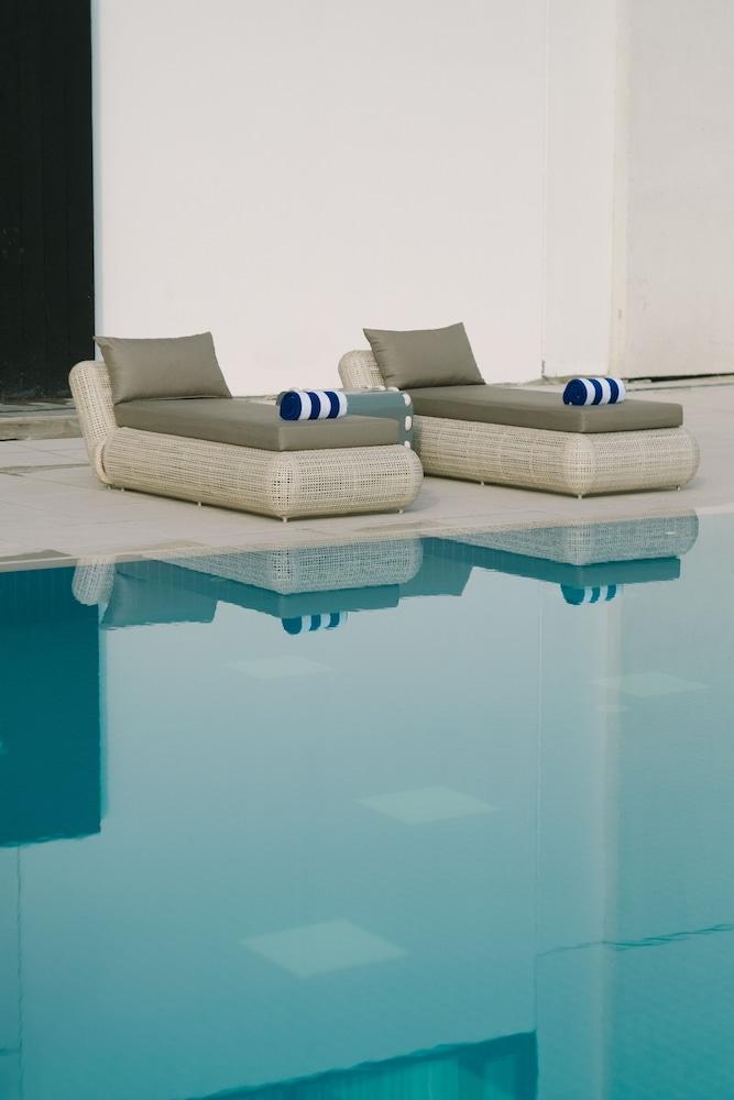 Seda Vertis North Quezon City Esterno foto Pool furniture