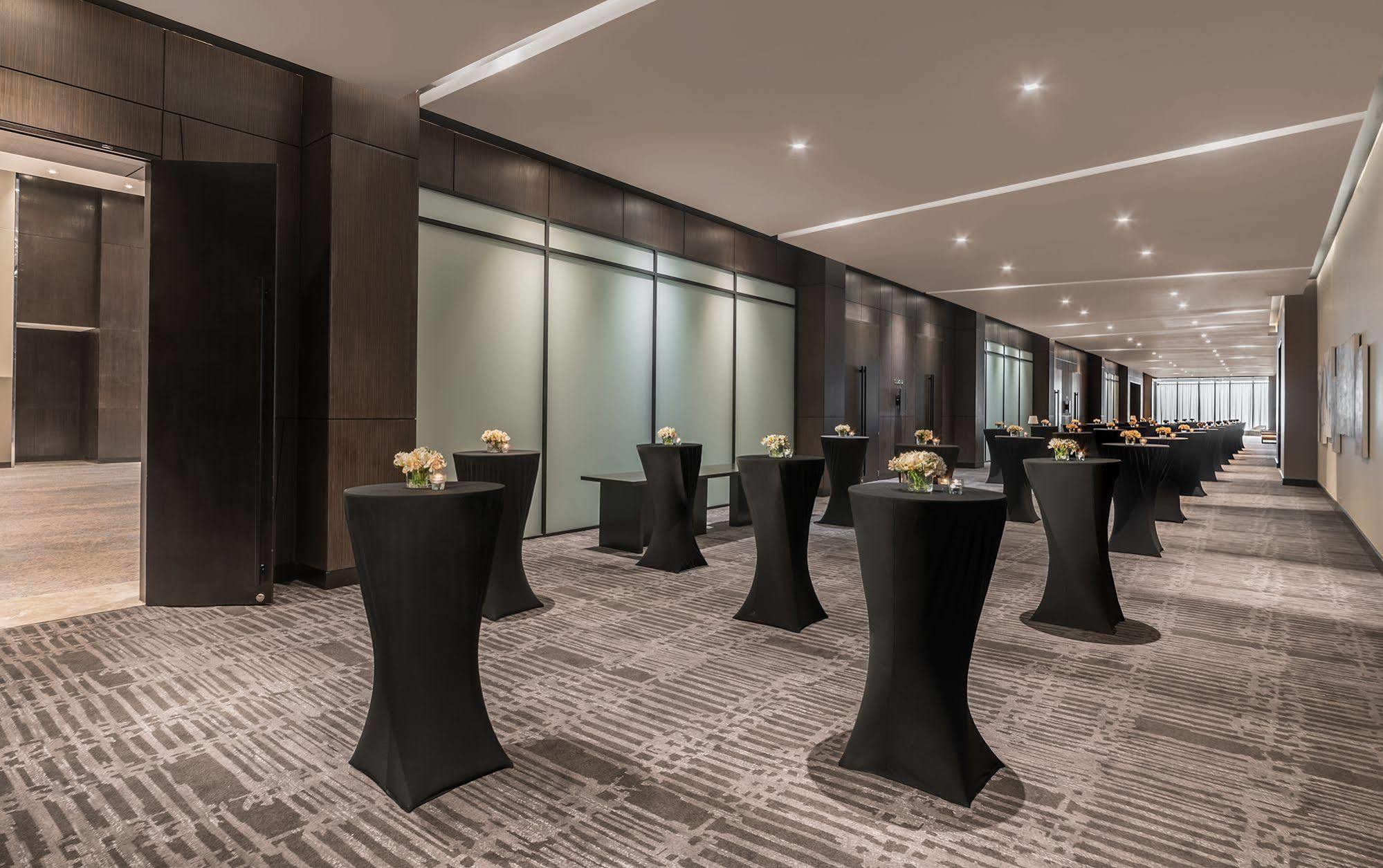 Seda Vertis North Quezon City Esterno foto The Westin Mumbai International Airport